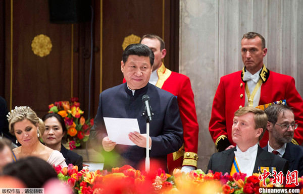China's President Xi Jinping (C) gives a speech during a state banquet at the Royal Palace in Amsterdam March 22, 2014. [Photo/Agencies]