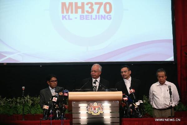 Malaysian Prime Minister Najib Razak (C) speaks during a press conference in Kuala Lumpur, Malaysia, March 24, 2014. New analysis of statellite data suggested that the missing Malaysia Airlines Flight MH370 ended in the southern Indian Ocean, said Malaysian Prime Minister Najib Razak on Monday.(Xinhua/Wang Shen)
