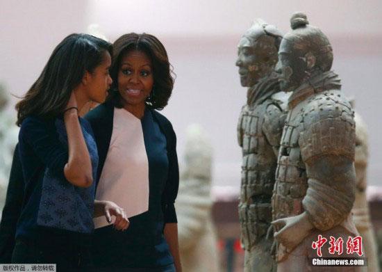 US First Lady Michelle Obama has continued her tour of China, travelling to the ancient capital of Xi'an in northwest Shaanxi province. She visited on Monday the world famous Terra Cotta Warriors, and met local students on the City Wall.