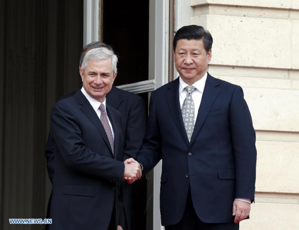 Chinese President Xi Jinping (R) meets with French National Assembly Speaker Claude Bartolone, in Paris, France, March 27, 2014. (Xinhua/Ju Peng)