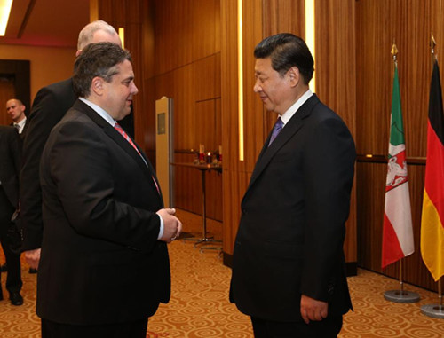 Chinese President Xi Jinping (R) meets with German Vice Chancellor and Minister of Economics and Energy Sigmar Gabriel, who also chairs the Social Democratic Party (SPD), in Duesseldorf, Germany, March 29, 2014. (Xinhua/Liu Weibing)