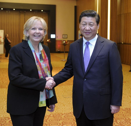 Chinese President Xi Jinping (R) meets with North Rhine-Westphalia State Premier Hannelore Kraft in Duesseldorf, Germany, March 29, 2014. (Xinhua/Zhang Duo)
