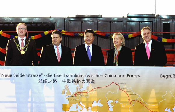 Chinese President Xi Jinping (C) visits Duisburg in Germany, March 29, 2014. (Xinhua/Rao Aimin)