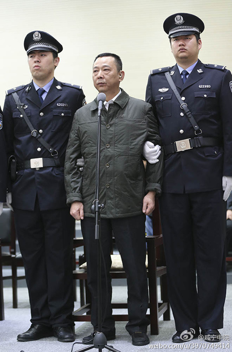 An alleged mafia-style gang stands trial on charges including murder at the Xianning Intermediate People's Court in Xianning City, central China's Hubei Province, March 31, 2014.  (Photo: Official weibo account of the Xianning Intermediate People's Court/Chinanews.com)