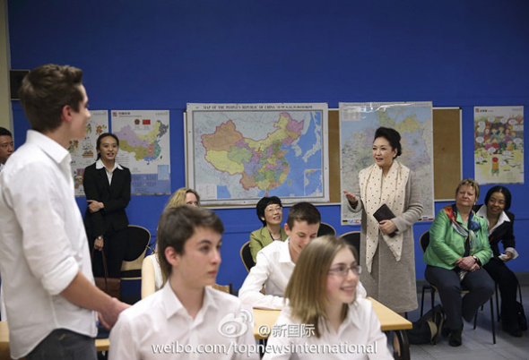 The first lady attends a Chinese-language class at an art and science school in Essen, Nordrhein-Westfale in Germany on March 29, 2014.