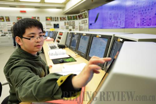OPERATION LAUNCH: A technician works at the Ningde Nuclear Power Plant in southeast China's Fujian province on April 18, 2013, the day the first generator at the plant went into operation (ZHANG GUOJUN)