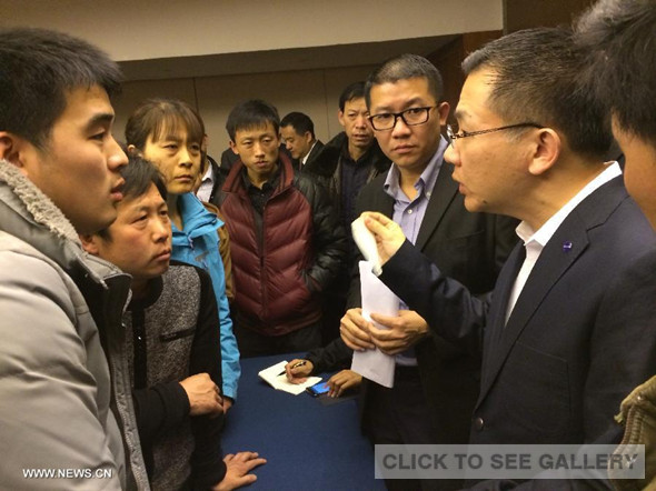 A relative (L front) of a passenger aboard the missing Malaysia Airlines flight MH370 demands quicker information disclosure at a news release conference held at Metro Park Lido Hotel in Beijing, capital of China, March 10, 2014. (Xinhua/Luo Xiaoguang) 