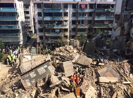 A five-story residential building collapsed, killing one person and injuring at least four others on Friday morning in Zhejiang Province, the local government said. (Photo source: Shanghai Daily)