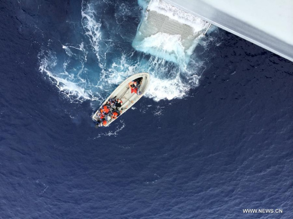 A boat sent by Chinese naval ship Jinggangshan heads for suspected areas to search for the missing flight MH370 in the southern Indian Ocean, on April 7, 2014.  (Xinhua/Bai Ruixue)