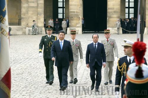 STATE VISIT: Chinese President Xi Jinping attends a welcoming ceremony held for him by his French counterpart Francois Hollande in Paris on March 26 (JU PENG)