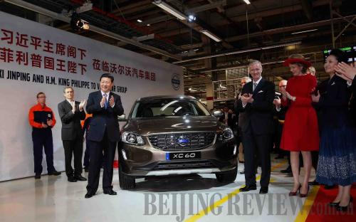 CELEBRATING A SUCCESS: Chinese President Xi Jinping (second left) and Belgian King Philippe (third right) co-present the 300,000th car to be exported to China at a Volvo plant in Gent, Belgium, on April 1 (YAO DAWEI)