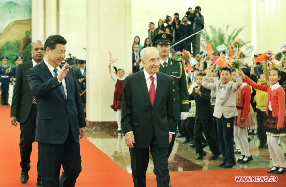 Chinese President Xi Jinping (L front) holds a welcoming ceremony for visiting Israeli President Shimon Peres (R front) before their talks in Beijing, capital of China, April 8, 2014. (Xinhua/Yao Dawei)