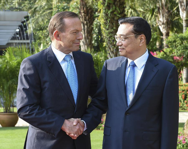 Chinese Premier Li Keqiang (R) shakes hands with Australian Prime Minister Tony Abbott during the annual talks between the two countries' government leaders, in Sanya City, south China's Hainan Province, April 9, 2014. (Xinhua/Li Xueren)