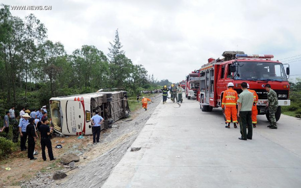 Rescuers work at the accident site after a bus for spring-outing overturned in Dongge township of Wenchang City, south China's Hainan Province, April 10, 2014. Eight pupils died and more than 10 others were injured after their bus overturned here Thursday morning. The accident happened at about 11 am when the children were on a bus for a school-organized outing. (Xinhua)