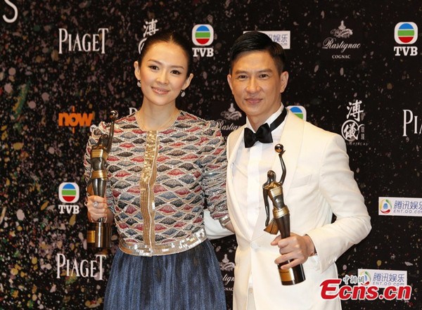 Zhang Ziyi (L) and Nick Cheung pose for photos at the 33rd Hong Kong Film Awards on April 13, 2014. [Photo/IC] 