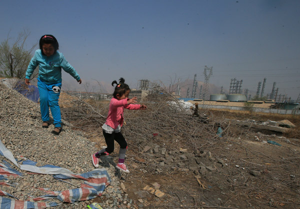 Children play in a village in the Xigu district of Lanzhou in Gansu province on Sunday after contaminated tap water caused panic in the city on Friday. The incident exposed maintenance issues with Chinas water supply pipelines. FU DING / FOR CHINA DAILY