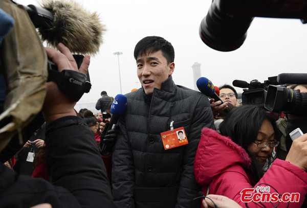 Chinese hurdler and former Olympic champion Liu Xiang, also a member of the Chinese People's Political Consultative Conference (CPPCC), China's top political advisory body, arrives for the opening of the 2nd Session of the 12th National Committee of the CPPCC at the Great Hall of the People in Beijing on March 3, 2014. [Photo: China News Service /Liu Zhen]