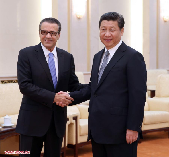 Chinese President Xi Jinping (R) meets with Henrique Eduardo Alves, president of the Brazilian Chamber of Deputies, in Beijing, capital of China, April 15, 2014. (Xinhua/Lan Hongguang)