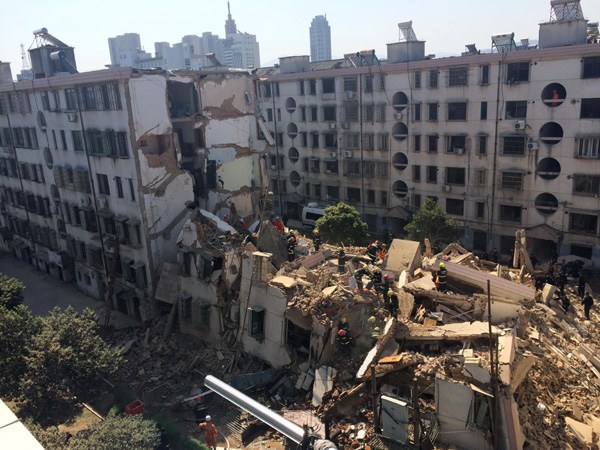The remains of the building in Fenghua, Zhejiang province, which collapsed on April 4, causing one death and a number of serious injuries. Yan Jie / For China Daily 