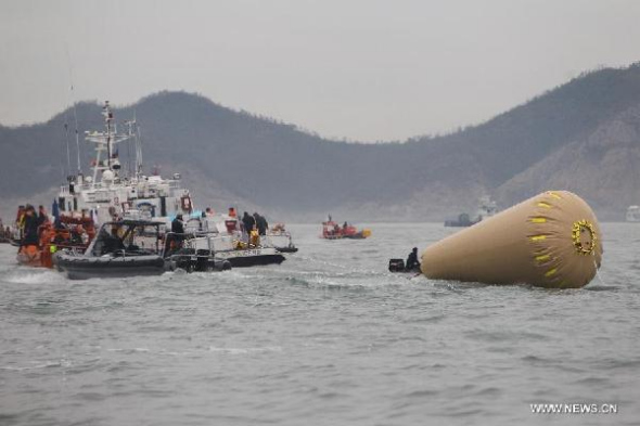 Air bags can be seen near the capsized ferry in Jindo on April 18, 2014. South Korean coast guard and navy divers will seek to enter into the hull of the sunken South Korean passenger ferry for three hours late Friday after failing to make their way into passenger cabins earlier. (Xinhua/Song Cheng Feng)