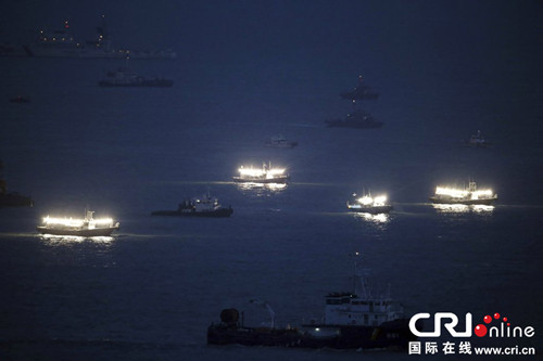 Underwater rescue teams are working night and day to try to get inside parts of the sunken South Korean ferry, the Sewol.