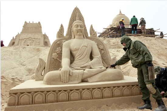 World's largest sand castle theme park to open in Weihai during the May Day holiday.