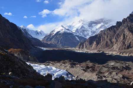 File photo of Glacier No. 1 in the Tianshan Mountains of northwest China's Xinjiang Uygur autonomous region. [Photo/www.ts.cn]