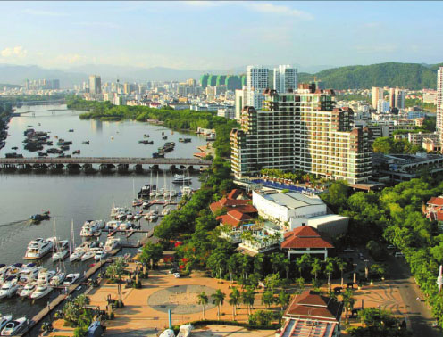 achts at berth in Sanya. Hainan is a hotspot for the yachting community from around the world thanks to new regulations that allow foreign boats to stay up to 90 days.[Photo by Huang Yiming/China Daily]