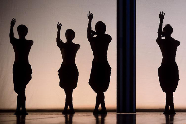 Dancers perform in ballet Yanshi. (Xinhua)