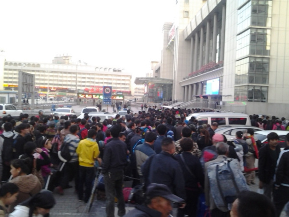 Crowds of people gather at an entrance to the south railway station of Urumqi, capital of northwest China's Xinjiang Uygur Autonomous Region, after an explosion on April 30. People in the square in front of the station and nearby were evacuated following the blast, and police cordoned off all entrances to the square of the station. [Photo by Gao Bo/China Daily]