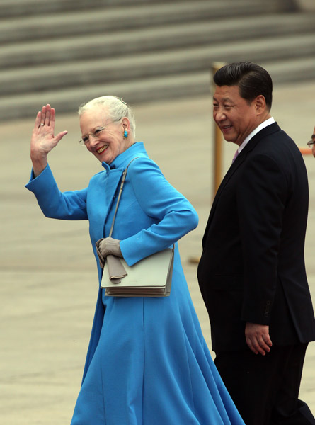President Xi Jinping welcomes Queen Margrethe II of Denmark outside the Great Hall of the People in Beijing on Thursday. WU ZHIYI / China Daily