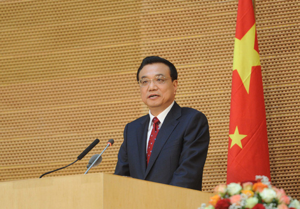 Chinese Premier Li Keqiang delivers a speech at the headquarters of the African Union in Addis Ababa of Ethiopia May 5, 2014. [Photo by Li Xueren/Xinhua] 