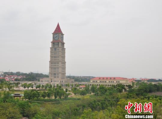 The ongoing mechanical clock theme park project in Ganzhou city. [Photo: chinanews.com]