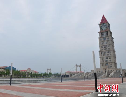 The ongoing mechanical clock theme park project in Ganzhou city. [Photo: chinanews.com]