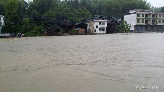 Photo taken on May 10, 2014 shows flooded farmland in Wawutang Township of Suining County, central China's Hunan province.  (Xinhua)