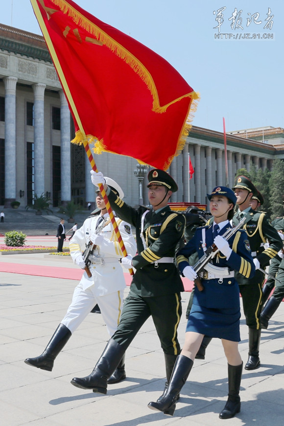China's female honor guards debut at the welcoming ceremony for Turkmen President Gurbanguly Berdymukhamedov at the Great Hall of the People in Beijing on May 12, 2014. A total of 13 female guards made the first public appearance at Monday's ceremony. [Photo/81.cn]