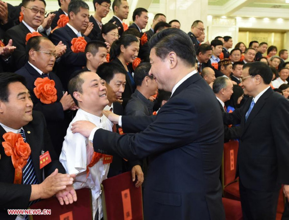 Top Chinese leaders Xi Jinping (2nd R), Li Keqiang (1st R), Liu Yunshan and Zhang Gaoli meet with 165 disabled people who were honored as national role models for their self-reliance at the Great Hall of the People in Beijing, capital of China, May 16, 2014. Also commended were 200 institutions and 133 individuals for help they had provided for the disabled. (Xinhua/Ma Zhancheng)