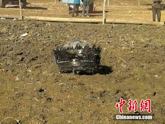 This photo taken on May 16 shows an unidentified flying objects falling from the sky and landing in two places in Heilongjiang province on Friday. [Photo /Chinanews.com]