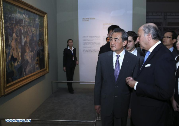Chinese Foreign Minister Wang Yi (L front) and French Minister of Foreign Affairs Laurent Fabius (R front) visit an exhibition celebrating the 50th anniversary of the establishment of diplomatic relations between China and France at National Museum of China in Beijing, capital of China, May 16, 2014. (Xinhua/Pang Xinglei)
