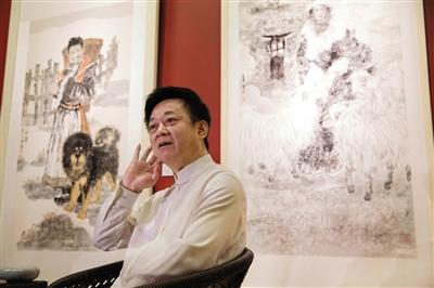 Zhu Jun listens to the audience at the opening ceremony of his art show at the National Art Museum of China in Beijing, May 17, 2014. [Photo/The Beijing News]