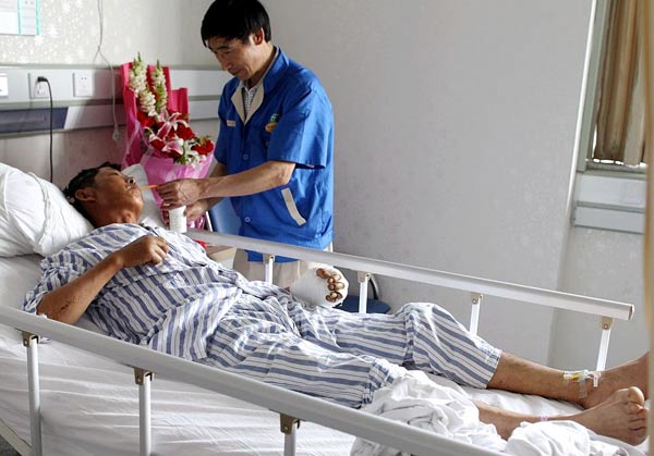 Wang Chaoyong, 47, receives medical treatment in Chengdu, Sichuan province, after he and colleagues fled anti-China riots in Vietnam. ZHU XINGXIN / CHINA DAILY 