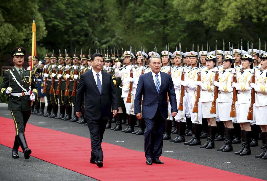 Chinese President Xi Jinping (front L) holds a welcoming ceremony for President of Kazakhstan Nursultan Nazarbayev before their talks in Shanghai, east China, May 19, 2014. (Xinhua/Yao Dawei)