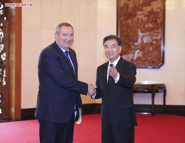 Chinese Vice Premier Wang Yang (R) meets with Russian Deputy Prime Minister Dmitry Rogozin during the chairmen meeting of the joint commission for the regular meetings of Chinese and Russian Prime Ministers in Beijing, capital of China, May 19, 2014. (Xinhua/Ding Lin)