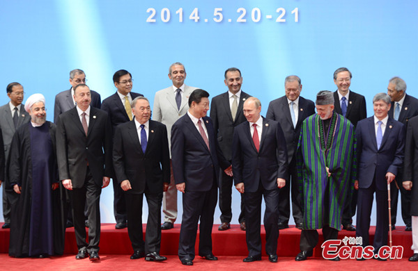 Chinese President Xi Jinping (L4, front) and leaders from other countries attend the fourth CICA summit in Shanghai on May 21, 2014. [Photo/China News Service]