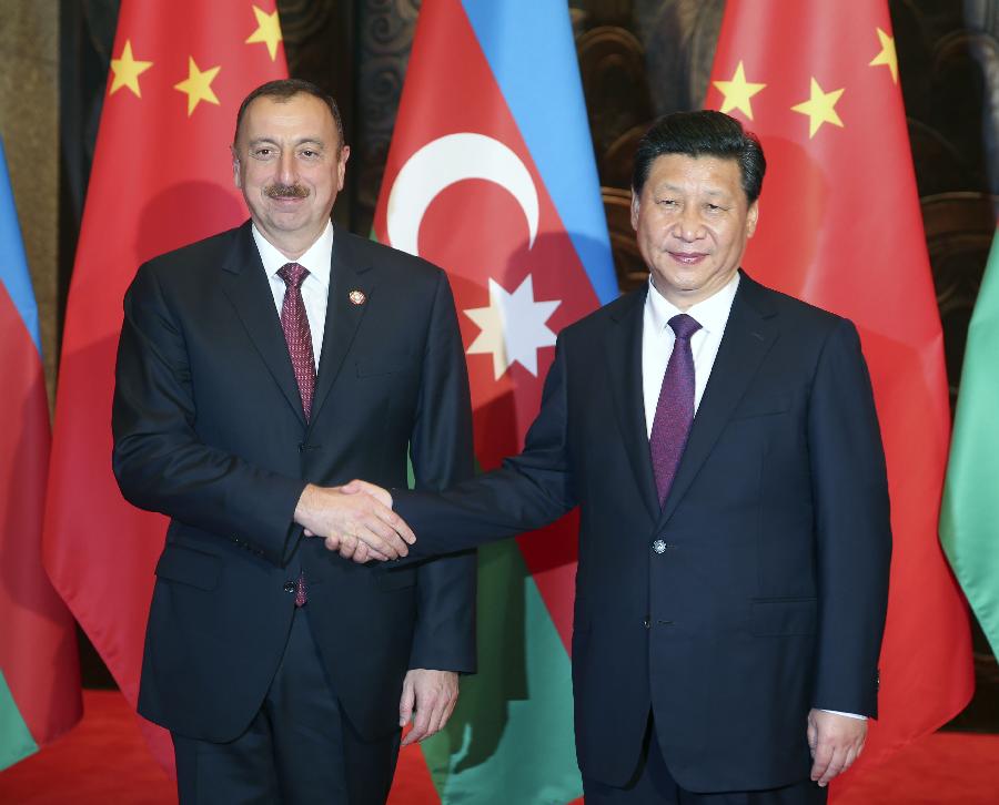Chinese President Xi Jinping (R) meets with his Azerbaijani counterpart Aliyev in Shanghai, east China, May 20, 2014. (Xinhua/Lan Hongguang)