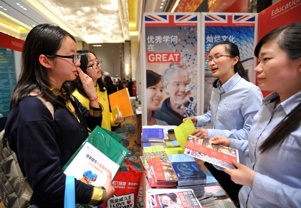 Students inquire about studying in the United Kingdom at an education fair in Nanjing, Jiangsu province, in March. The UK's latest move to stop accepting visa applications that include test results from the US-based Educational Testing Service is not likely to have a major impact on Chinese students, experts said. LANG CONGLIU / FOR CHINA DAILY