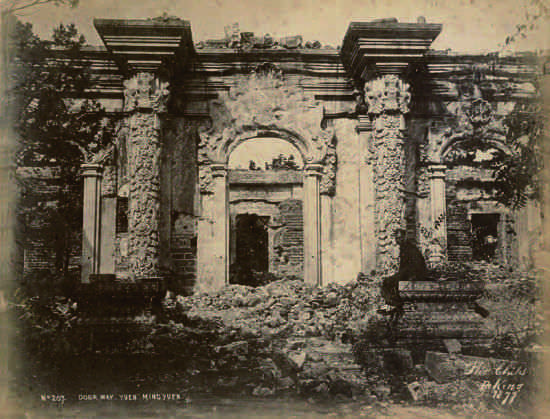 Century-old photos of Beijing City, including the ones of the Summer Palace, were revealed at a recent auction in Beijing. [Photo: Legal Evening News]