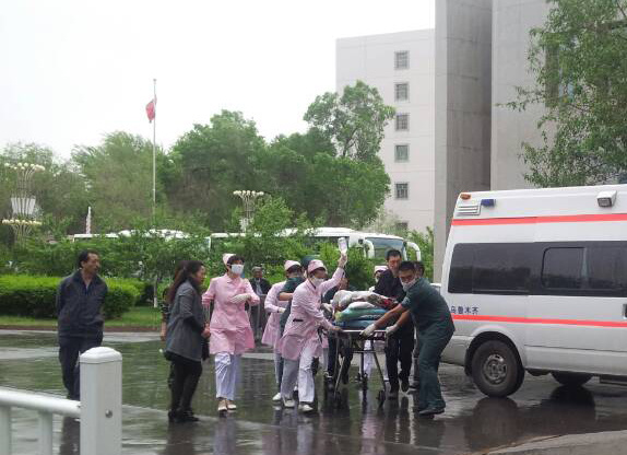 A victim is taken to the General Hospital of Armed Police in Urumqi on Thursday. [Photo/Xinhua]