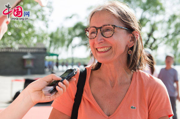 Laurence Vidal, a French photographer, says the event is a unique opportunity for participants to encapsulate various facets of Beijing in their photos, as well as make new friends from China and other countries. [Photo by Chen Boyuan / China.org.cn]