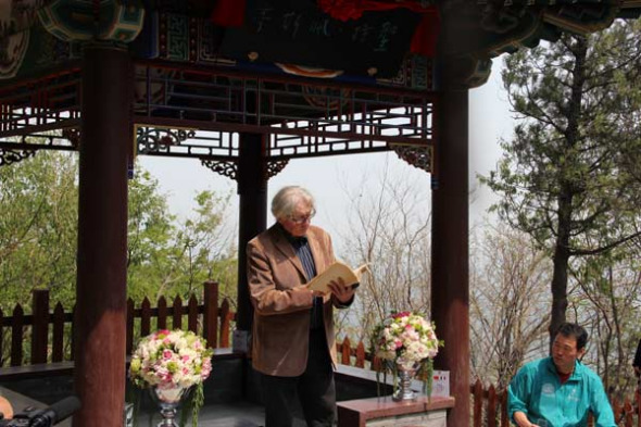 French poet Jacques Darras reads poems under the SaintJohn Perse Pavilion on the Yangtaishan Mountain in northwestern Beijing. Poet Luo Ying (Huang Nubo) sits and listens. The restoration of the pavilion is part of the SinoFrench Poets Festival. [Photo by Mei Jia / China Daily]